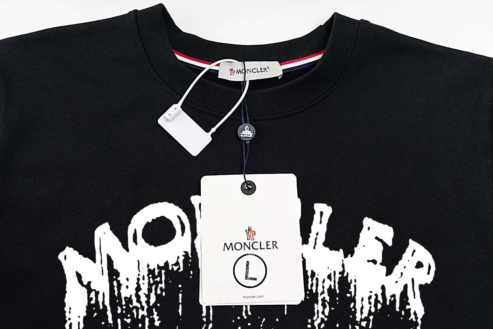 【 Quality】【 MONCLER】【In Stock 】 2024 New Arrival Premium 3D LOGO ， ， Premium ⚠️ ： 460 ， 21S 10S 26/2 1*1 ！ ， ， ， ， ， ！ Same Style ✔️ Same Style： ❗ ✔️【 Same Style， In Stock！】 ➡️Size：S M L XL XXL ➡️ ：Black White ⚠️Size Size